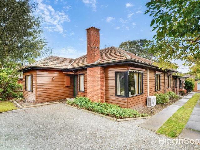 Prime Location and Unmatched Convenience: 3 Bedroom Family Home