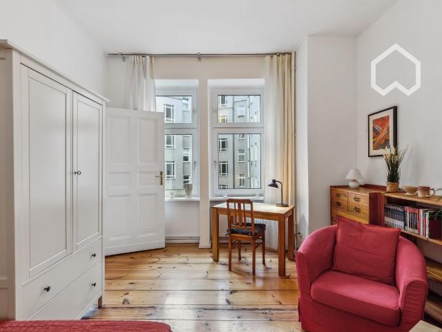 Prime location! Apartment right on the canal, bright and friendly, Berlin Amsterdam Apartments for Rent