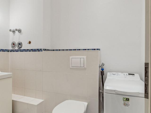 Prime location! Apartment right on the canal, bright and friendly, Berlin Amsterdam Apartments for Rent