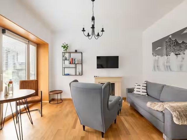 Prime Location by the Elbphilharmonie: Bright All Inclusive Apartment