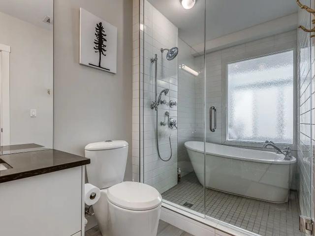 Loft in Marda Loop 1 Bedroom 1 Bathroom with Parking