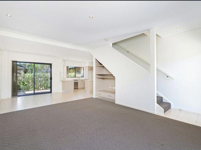 PRIME LOCATION, COASTAL LIVING!