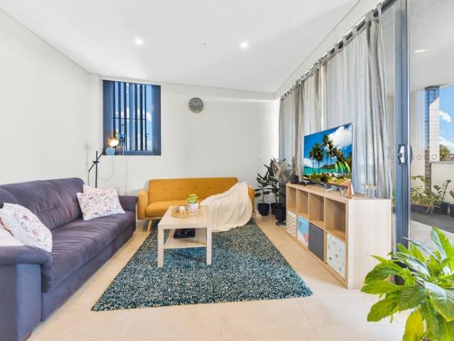 PRIME LOCATION FOR COUPLE AND STUDENTS OCCUPIERS! COMFORTABLE & RELAXATION! PERFECT IN LIFESTYLE! MUST INSPECT