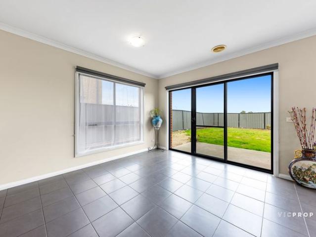 PRIME LOCATION FULL OF CONVENIENCE!