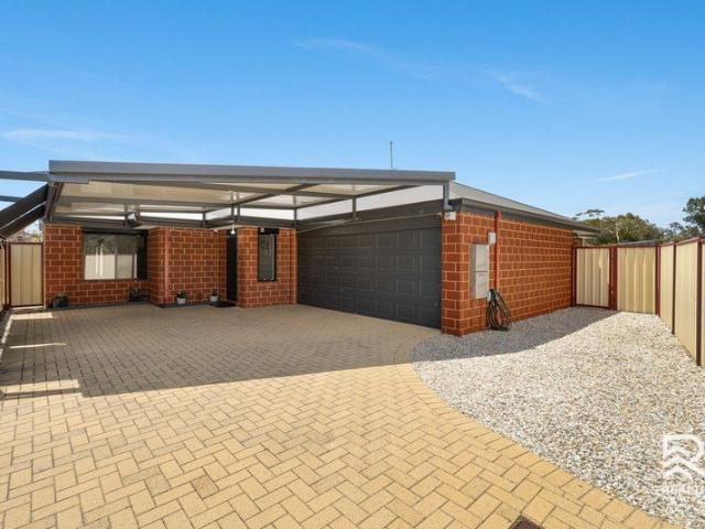 Prime Location, Green Titled Rear Block Privacy & Feature Packed Living!