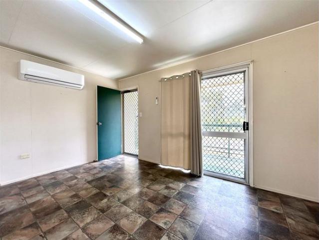 Prime location in Mount Larcom!