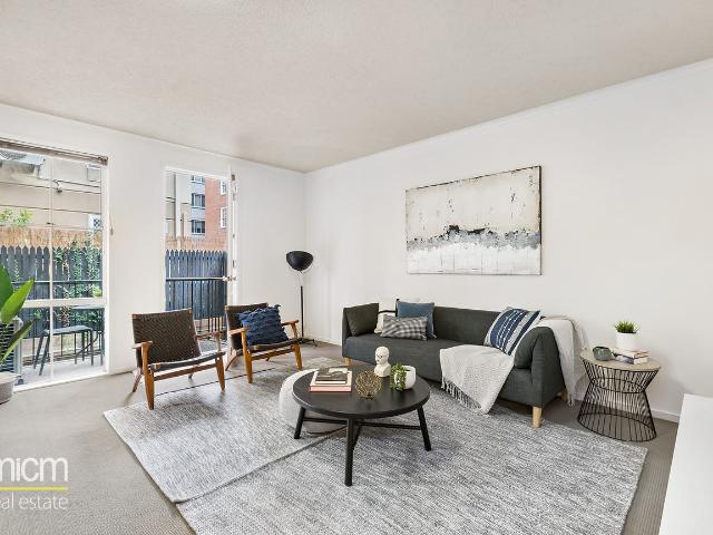 Prime Location Melbourne University Precinct Apartment