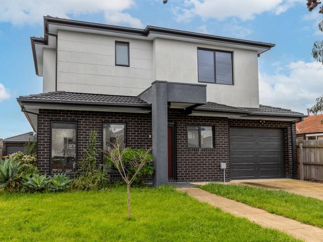 PRIME LOCATION MODERN 3 BEDROOM TOWNHOUSE
