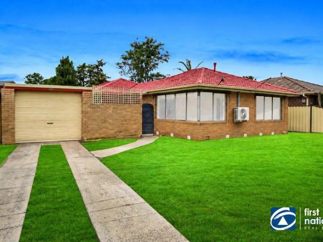 Prime Location, Modern Comfort: 282 Sunshine Avenue, Kealba