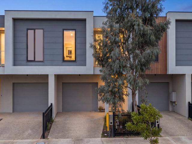 PRIME LOCATION, MODERN DESIGN & NO BODY CORPORATE!