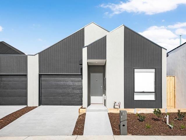 Prime location modern townhouse within walking distance to Coridale Club!
