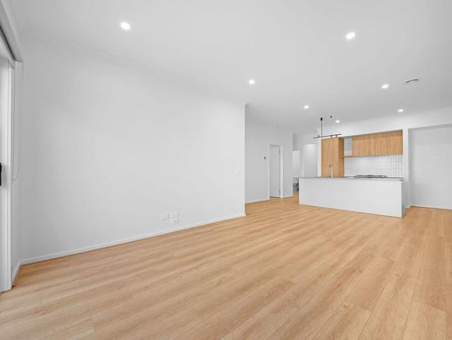 Prime location modern townhouse within walking distance to Coridale Club!