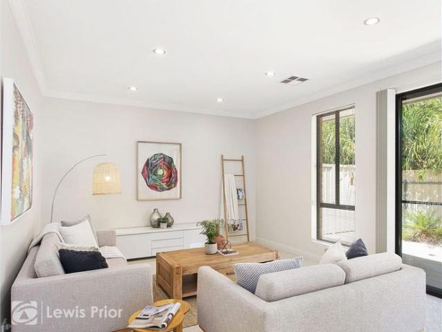 Prime Location Neat & Tidy Courtyard Home