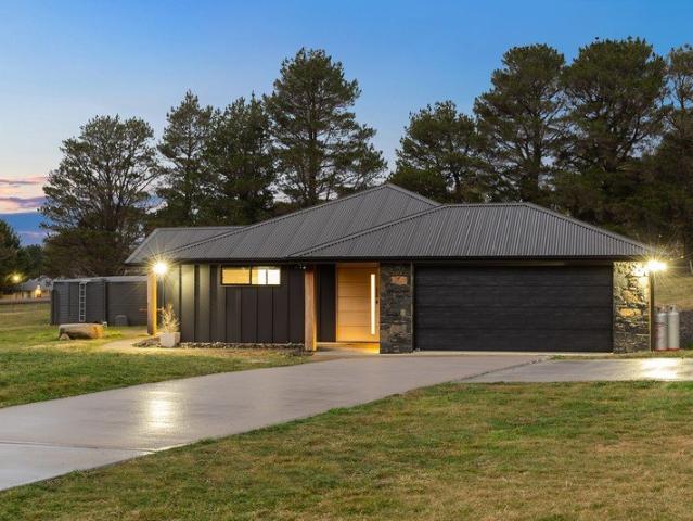 Prime location On The Snowy River Way, Only Five Minutes To Town