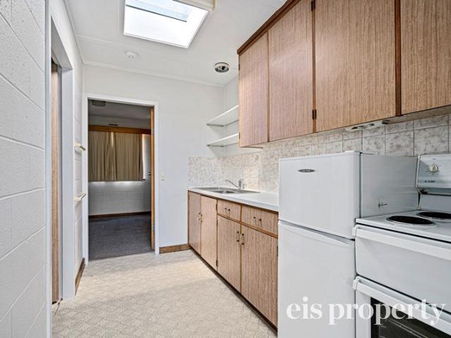 Prime Location One Bedroom Unit In South Hobart