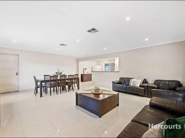 Prime Location Opposite Quiet Park