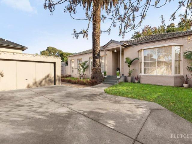 Prime Location, Perfectly Private, Spacious Single Level Villa Home