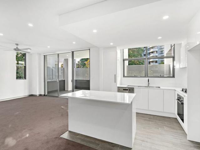 PRIME LOCATION SHORT STROLL TO BEACH/CAFES