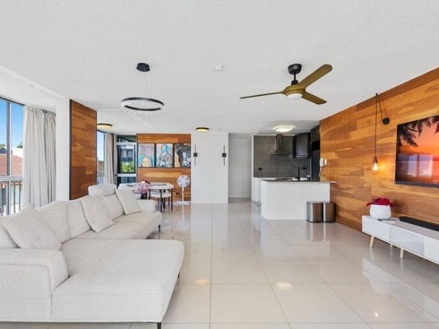 PRICE DROPPED! Prime Location Southport Unit with Broadwater Views