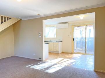 Prime Location Spacious Townhouse Fronts 321 Stafford St