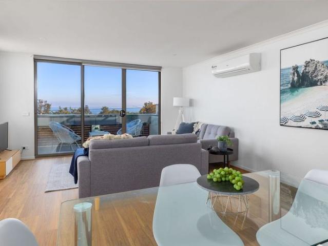 PRIME LOCATION, SPACIOUS LIVING IN SEAFORD!