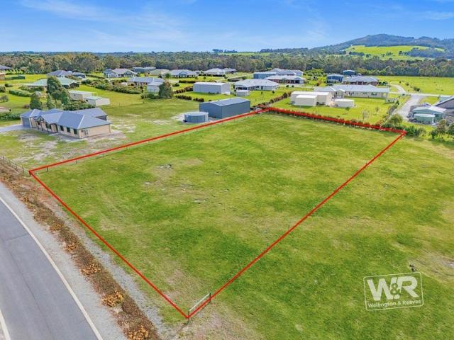 PRIME LOT IN QUIET OUTER CITY COUNTRY ESTATE