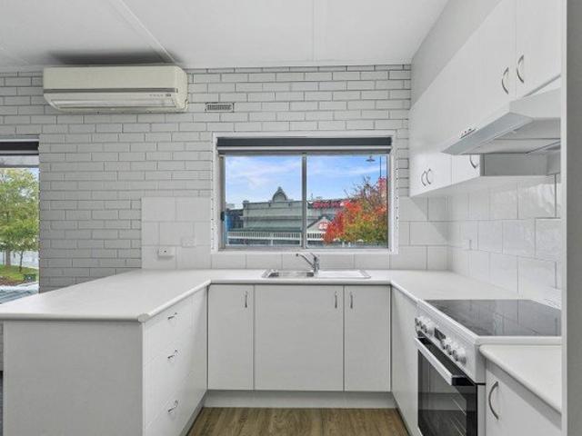 Prime Main Street Location Comfortable 2 Bedroom Unit