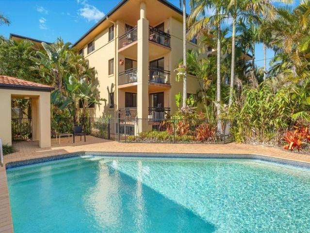 Prime 'move in ready' apartment a stone's throw from the beach and creek