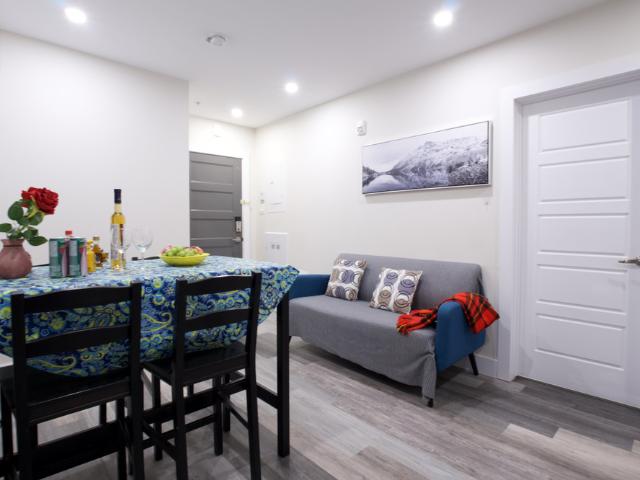 ⁠Prime NDG Apt: 3M to Metro & 12M to Downtown⁠