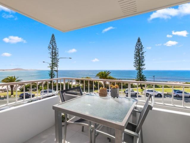 Prime North Facing Ocean Front Apartment!