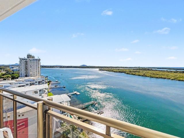 Prime Northern Waterfront Location!