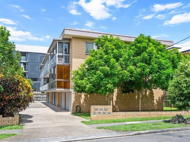Prime Nundah Village Location Spacious 2 Bedroom Unit