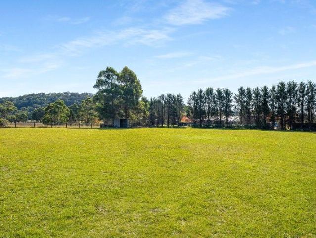 Prime One Acre Parcel in Prestigious Bundanoon Setting
