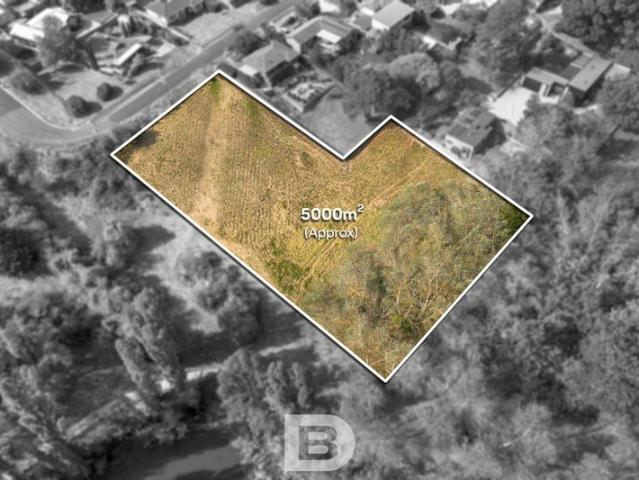 Prime opportunity to secure a rare large block in Kyneton Relax and enjoy the view approx. 5,000sqm