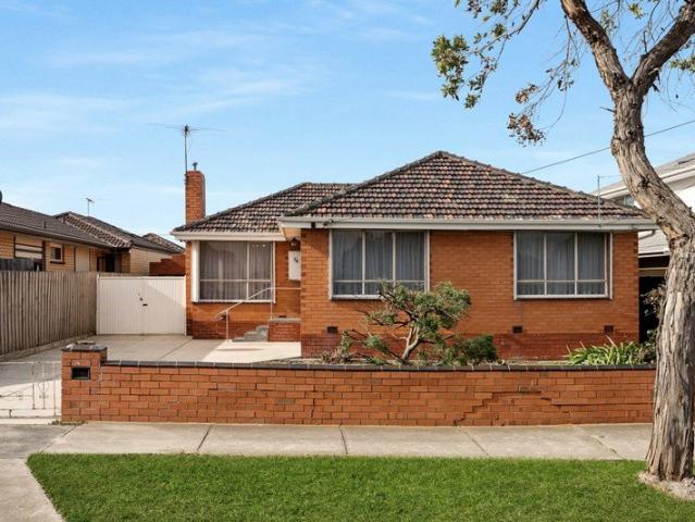 Prime Opportunity in Altona North: Renovate, Redevelop, or Rent Out!