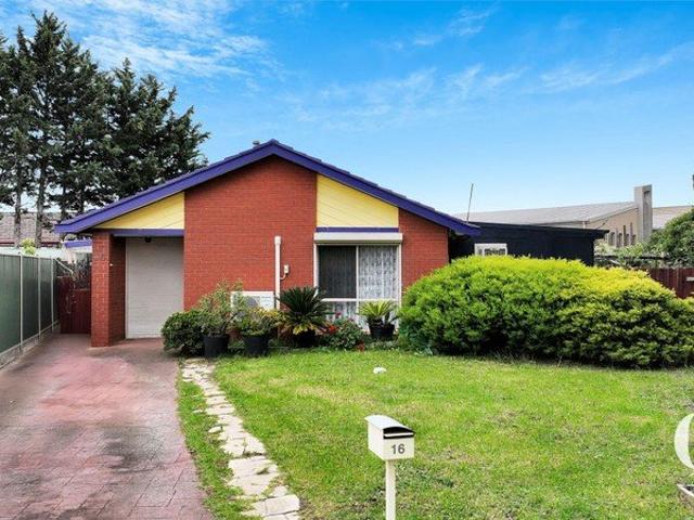 PRIME OPPORTUNITY IN SUNSHINE NORTH IDEAL FOR FIRST HOME BUYERS & INVESTORS!