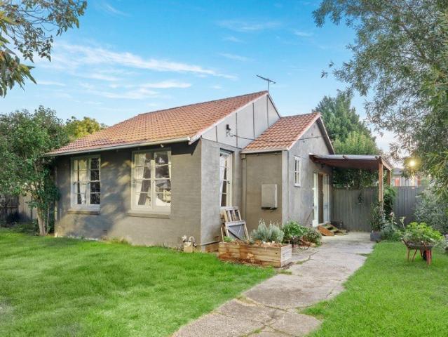 Prime Opportunity On A Corner Block 609sqm approx