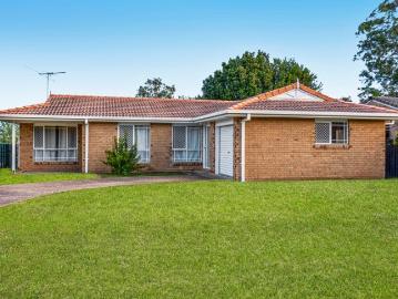 Prime Opportunity on a Generous 708m² Block with Side Access