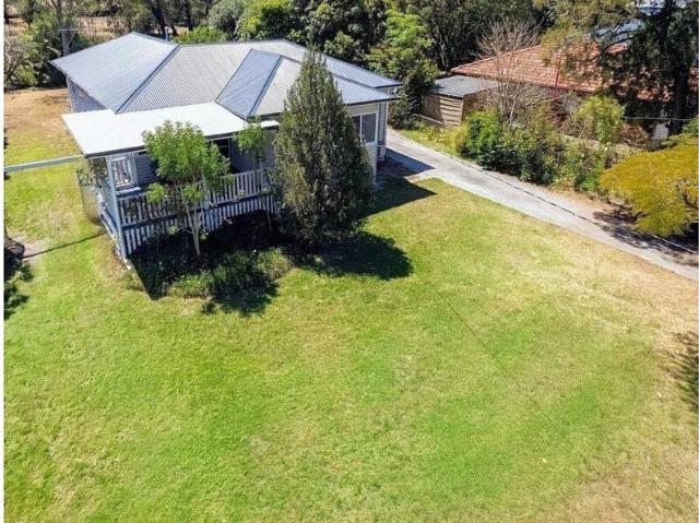 Prime Oxley Location Cute Home on a Huge 1,214sqm Level Block with future Potential Call 0411044095