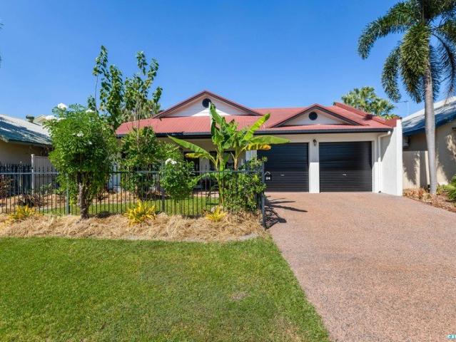 Prime Parap Living with Pool and Space to Entertain