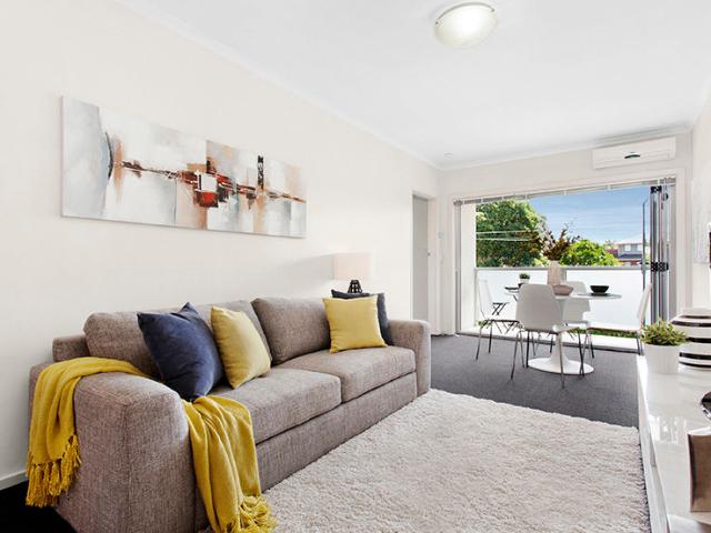 PRIME PARKSIDE LOCATION!