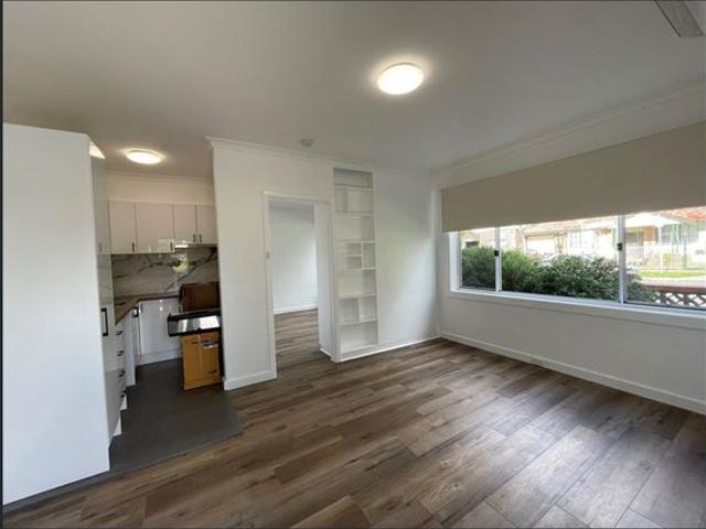 PRIME PARKSIDE LOCATION!