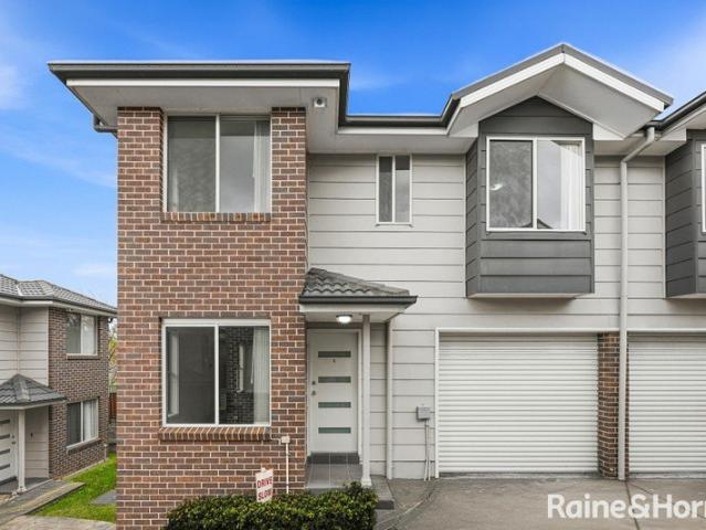 Prime Penrith Opportunity: Modern Three Bedroom Townhouse in High Growth Hub!