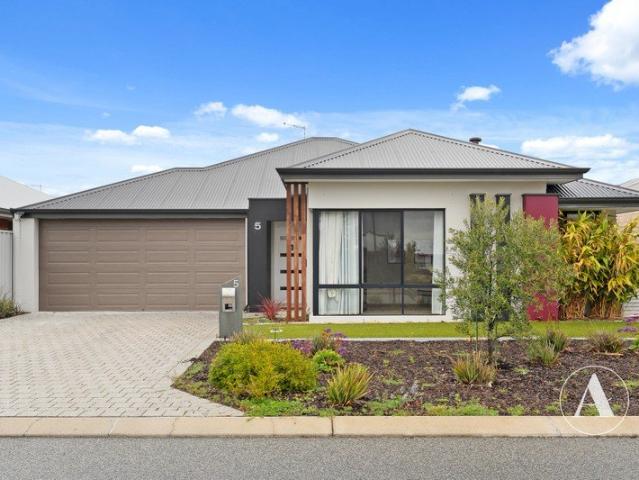 PRIME PIARA WATERS LOCATION! MODERN & SPACIOUS!