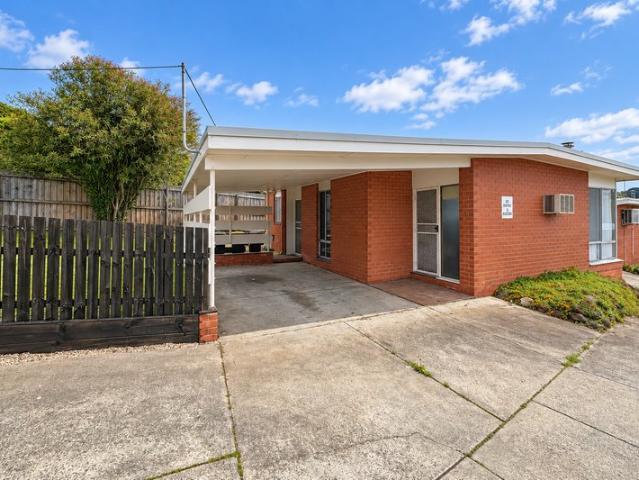 THOUGHTFULLY RENOVATED, IN PRIME HIGHTON POSITION