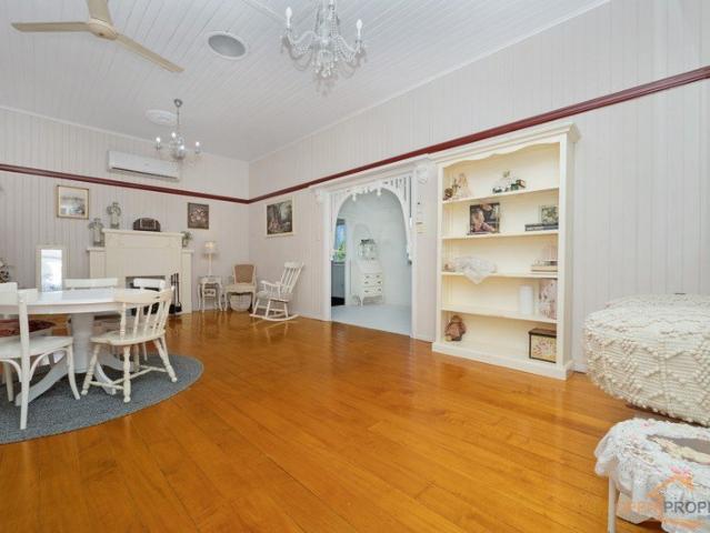 PRIME POSITION WITH ENDLESS POTENTIAL ON A 1,012m² ALLOTMENT