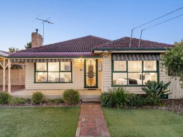 Prime Position, Endless Potential on a Generous 566m² Allotment