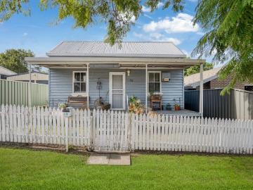 Cessnock, Narone Creek - Garden