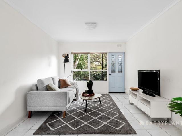 Prime Position Near Merri Creek, Trams & High Street Lifestyle
