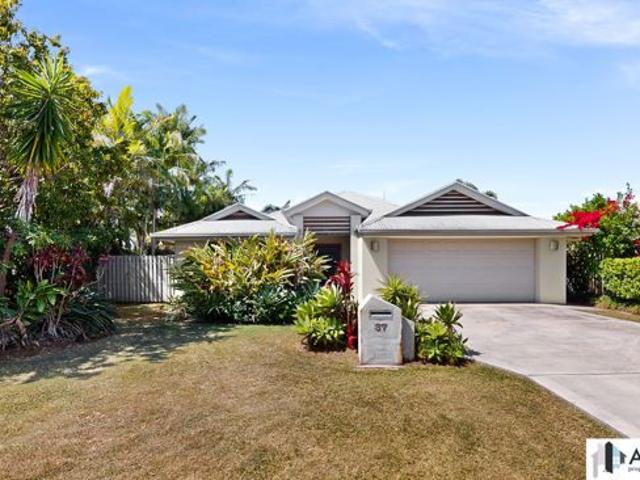 PRIME POSITION | SIDE ACCESS | ENTERTAINER'S DREAM IN SECURE COOMERA WATERS ESTATE